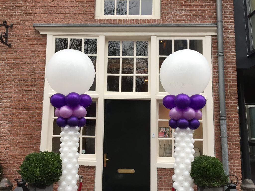 De Ballonnenkoning-Koetshuis-Rotterdam-ballonnen-ballonpilaren-paars-lavendel-wit