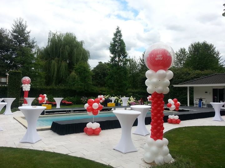 De Ballonnenkoning - ballonpilaren - rood wit - top ballon rood bedrukt