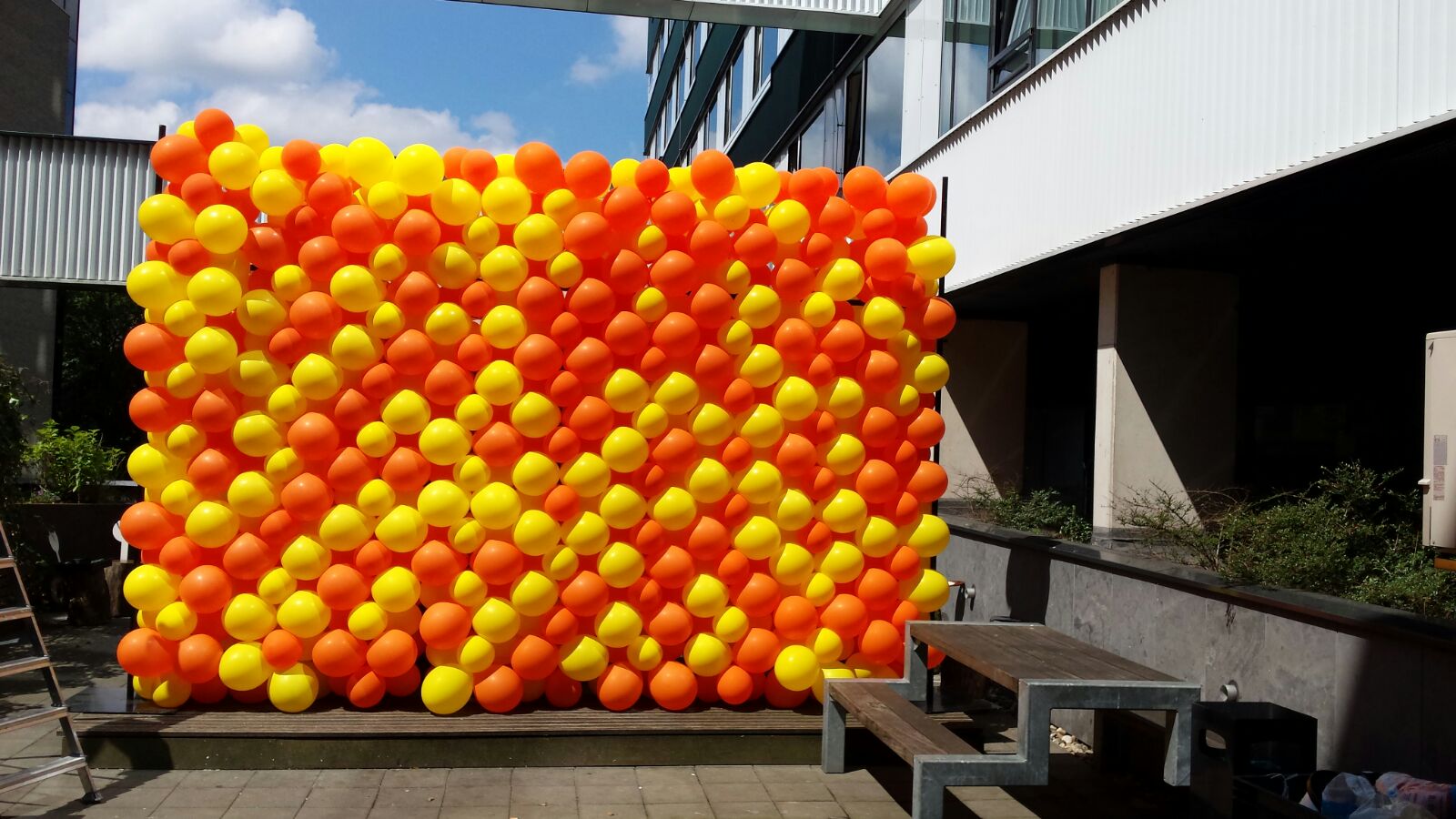 De Ballonnenkoning - ballonwand of ballonmuur - oranje geel