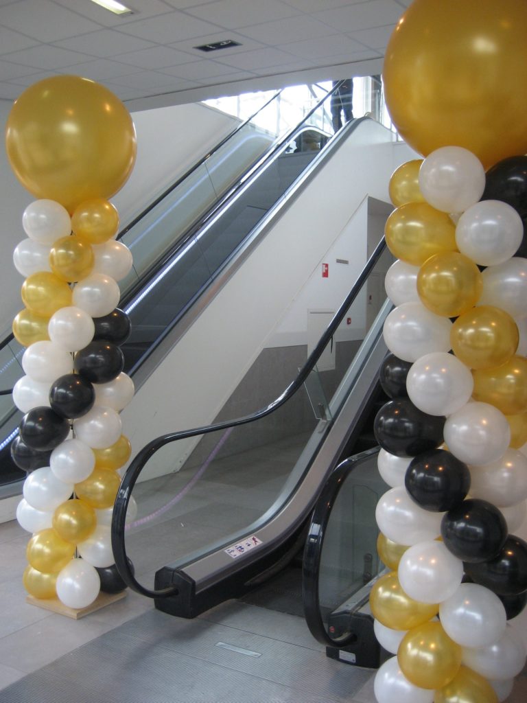 De Ballonnenkoning - ballonpilaren - goud zwart wit - goude topballon