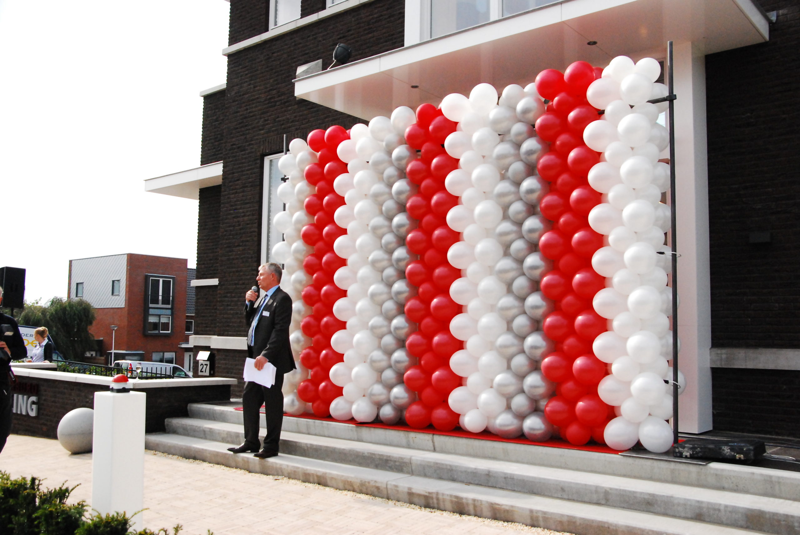 De Ballonnenkoning - ballonwand of ballonmuur - rood wit zilver