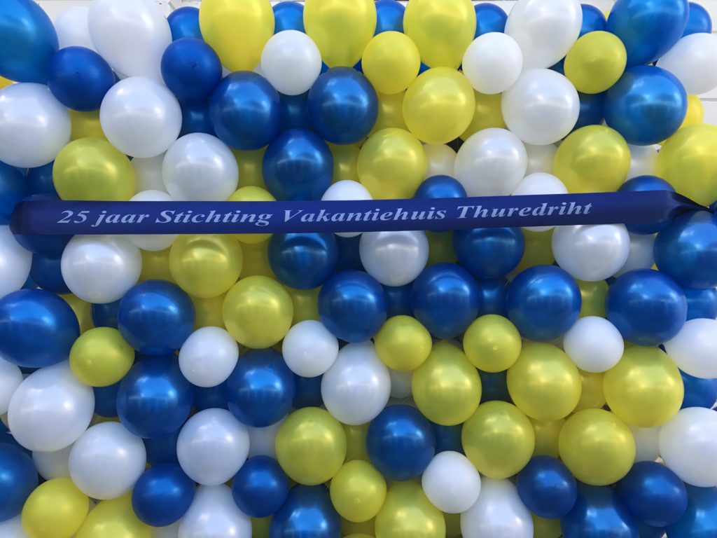 De Ballonnenkoning - ballonwand of ballonmuur - wit blauw geel