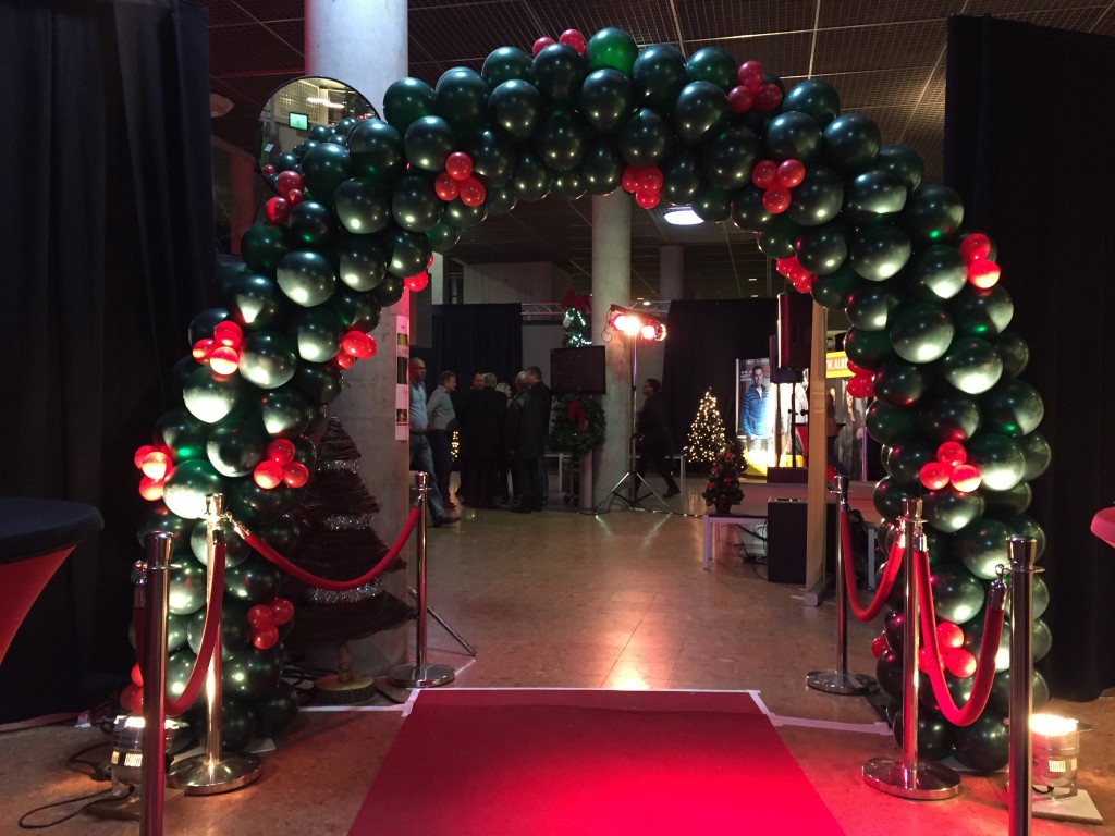 De Ballonnenkoning - ballondecoratie - kerstviering - ballonboog - groen rood