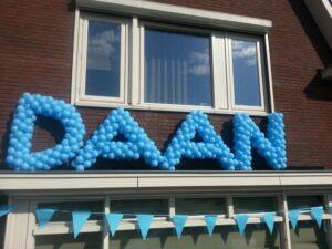 De Ballonnenkoning - ballonletters - blauw