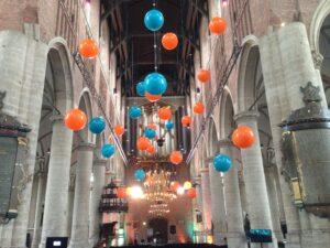 De ballonnenkoning – evenement decoratie – topballonnen – blauw oranje De ballonnenkoning - evenement decoratie - topballonnen - blauw oranje