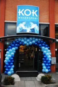 De Ballonnenkoning - ballonnen boog blauw - lichtblauw