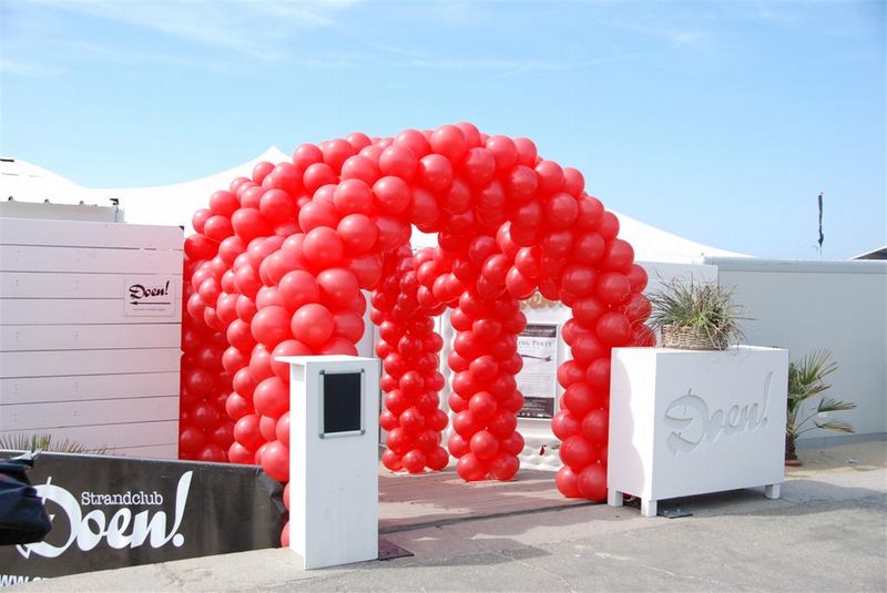 De Ballonnenkoning - ballonboog - rood ballonpoort