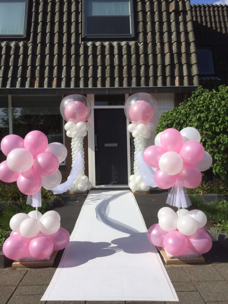 De Ballonnenkoning - Ballonpilaren - ballon trossen - bedrukte doorzichtige topballonnen - roze wit zilver