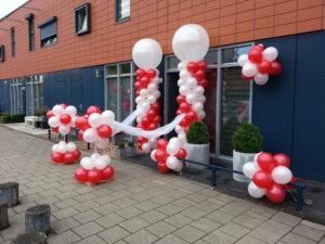 De Ballonnenkoning – Ballonpilaren – ballon trossen – topballonnen – rood wit De Ballonnenkoning - Ballonpilaren - ballon trossen - topballonnen - rood wit
