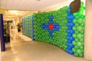 De Ballonnenkoning – ballonwand of ballonmuur – rood groen blauw