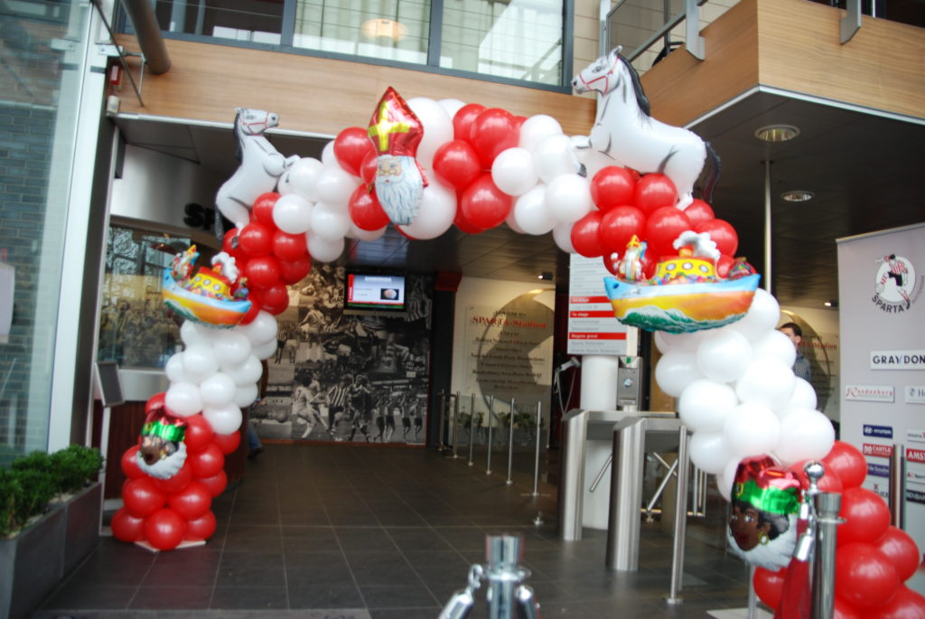 De Ballonnenkoning - ballon decoratie - sinterklaas viering - sinterklaasballonboog - rood wit