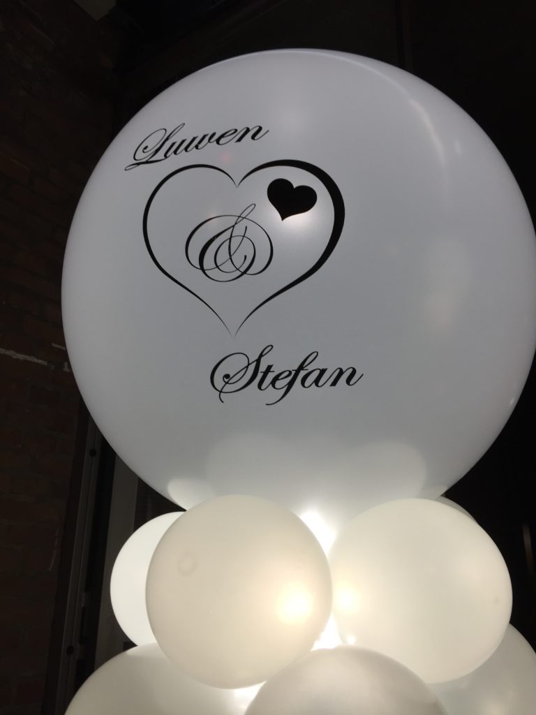 De Ballonnenkoning - hospitalityclub - decoratie trouwen ballonpilaren met opdruk logo trouwen