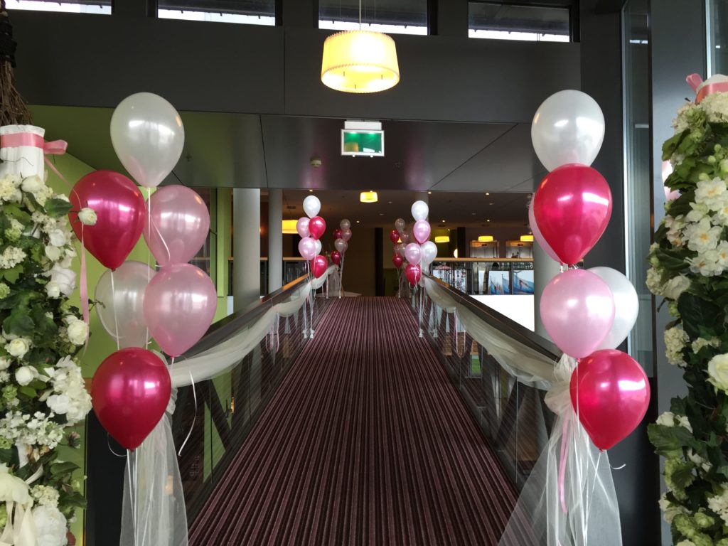 De Ballonnenkoning - vd Valk Ridderkerk - Ballonnen op de brug helium roze