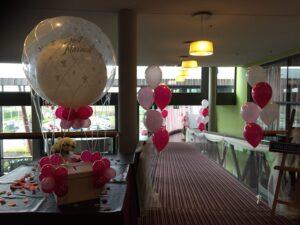 De Ballonnenkoning – vd Valk Ridderkerk – Ballonnen op de brug magenta wit enveloppenkist De Ballonnenkoning - vd Valk Ridderkerk - Ballonnen op de brug magenta wit enveloppenkist