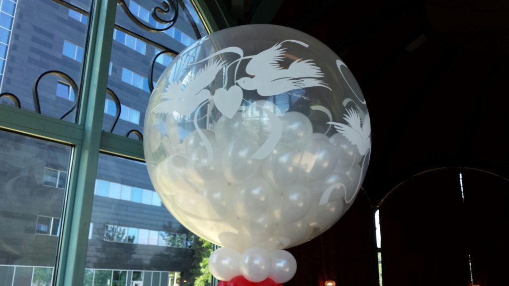 De Ballonnenkoning-Zalmhuis-diner-grand-salle-ballonnen-helium-kleine-ballonnen