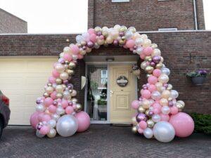 De Ballonnenkoning – Organische ballonboog –Wedding Pink- white De Ballonnenkoning – Organische ballonboog –Wedding Pink- white