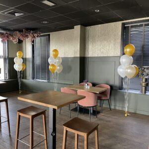 Grond decoratie met 6 heliumballonnen