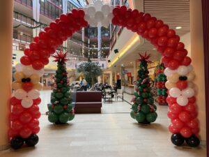 De Ballonnenkoning – Ballonboog Kerstman en kerstbomen De Ballonnenkoning – Ballonboog Kerstman en kerstbomen