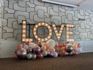 De Ballonnenkoning – Led Lichtletters LOVE met ballonslinger bij Lommerijk in Rotterdam De Ballonnenkoning – Led Lichtletters LOVE met ballonslinger bij Lommerijk in Rotterdam