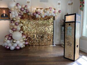 De Ballonnenkoning – WOW Factor – Shimmerwall Goud met Fotoblokje fotobooth bij Kasteel Poortugaal De Ballonnenkoning – WOW Factor – Shimmerwall Goud met Fotoblokje fotobooth bij Kasteel Poortugaal