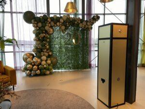 De Ballonnenkoning – Fotoblokje gold met shimmer gras De Ballonnenkoning – Fotoblokje gold met shimmer gras