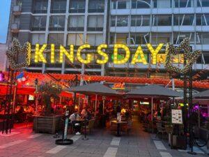 De Ballonnenkoning – KINGSDAY Letters Koningsdag Stadhuisplein
