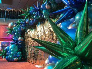 De Ballonnenkoning – SS Rotterdam Grand Ballroom met WOW-Factor XXL Shimmerwall met ballonslinger en Sparkle ballonnen