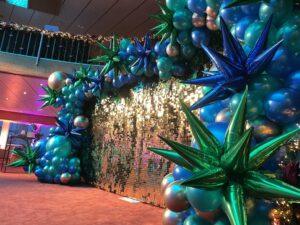 De Ballonnenkoning – SS Rotterdam Grand Ballroom met WOW-Factor XXL Shimmerwall met ballonslinger en Sparkle ballonnen