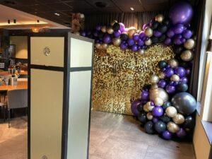 De Ballonnenkoning – Decoratie backdrop goud en photobooth De Ballonnenkoning – Decoratie backdrop goud en photobooth