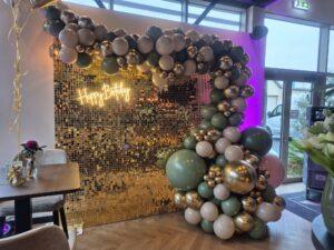 De Ballonnenkoning – Decoratie backdrop eucalyptus happy birthday De Ballonnenkoning – Decoratie backdrop eucalyptus happy birthday