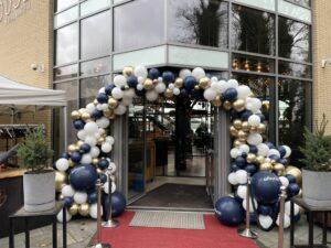 De Ballonnenkoning – Organische boog Navy White Gold