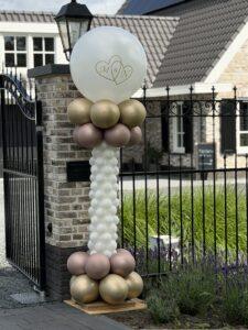 De Ballonnenkoning – Pilaar met opdruk