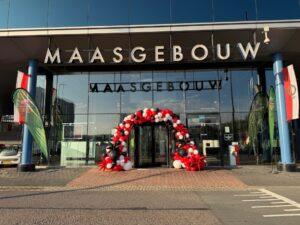 De Ballonnenkoning – Maasgebouw Feyenoord organische boog